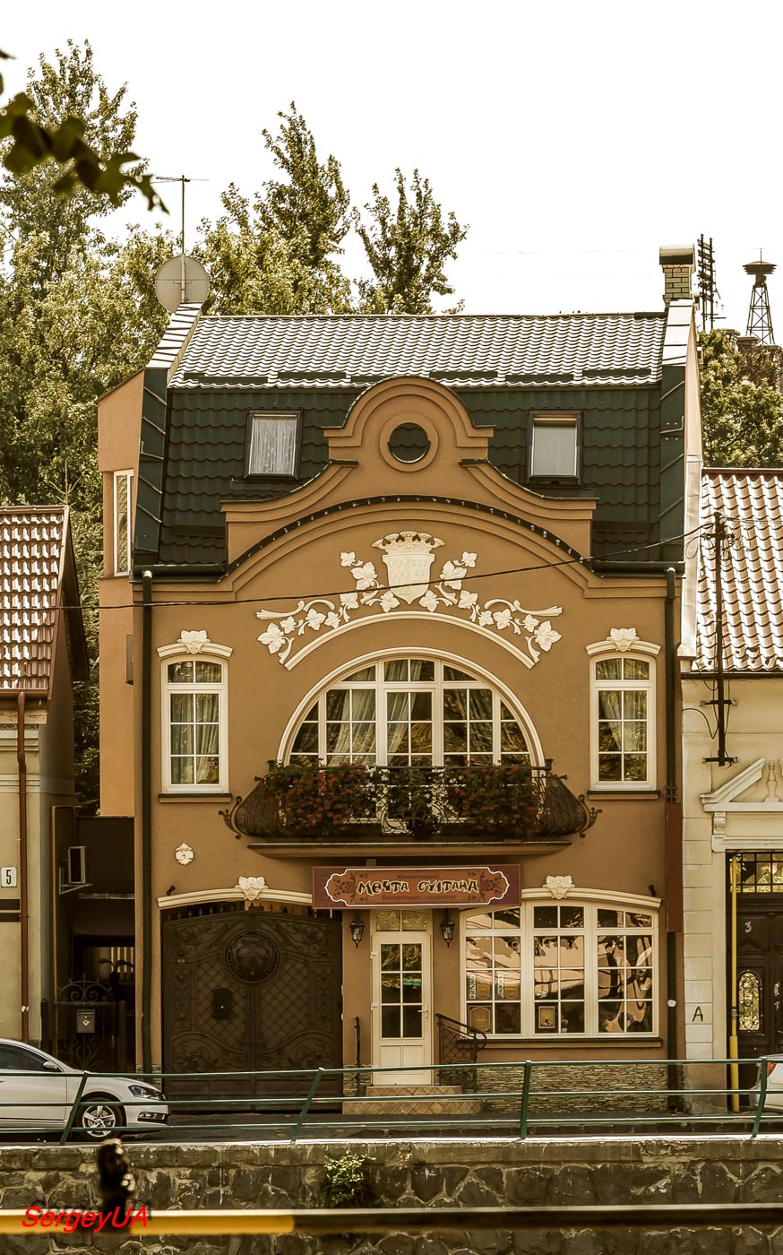 Ужгород, Православная набережная, 4