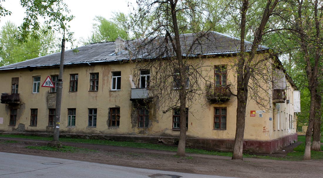 Уфа, Улица 40 лет Октября, 13 / Улица Гончарова, 18 Уфа, Улица 40 лет Октября, 13 / Улица Гончарова, 18