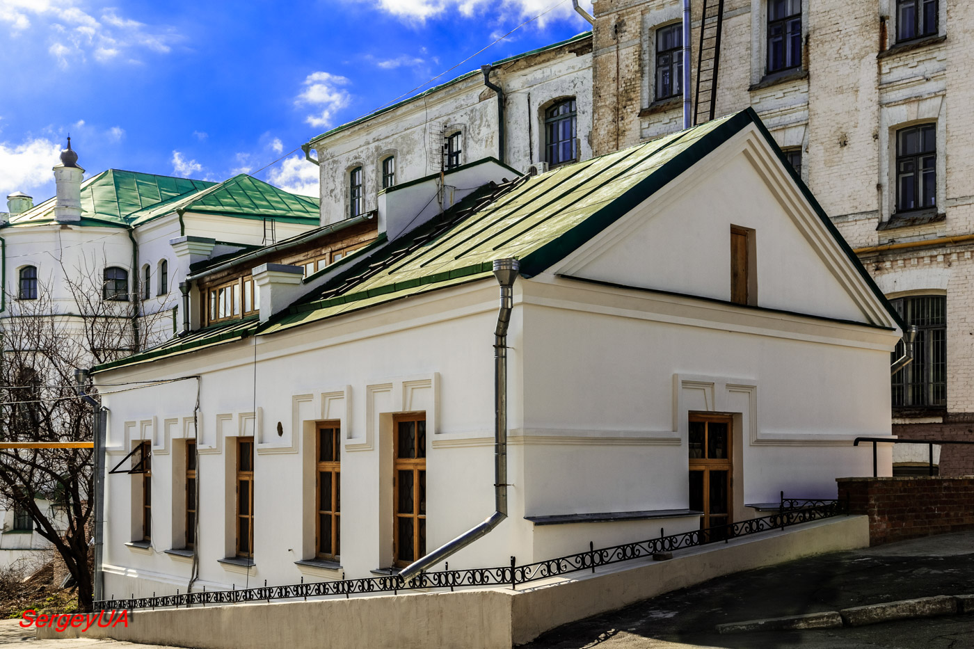 Киев, Лаврская улица, 9 корп. 11Б