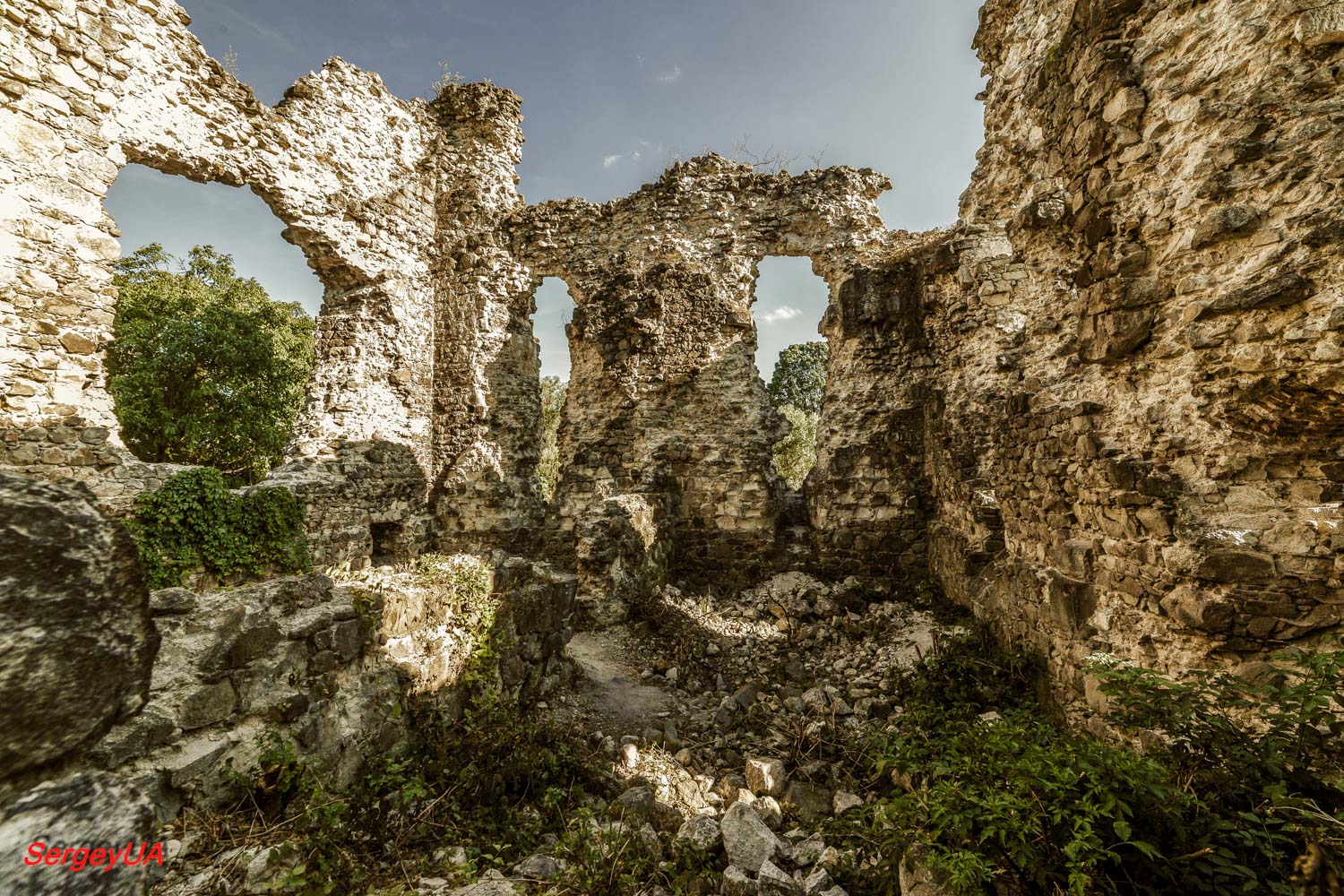 Среднее, Замковая улица