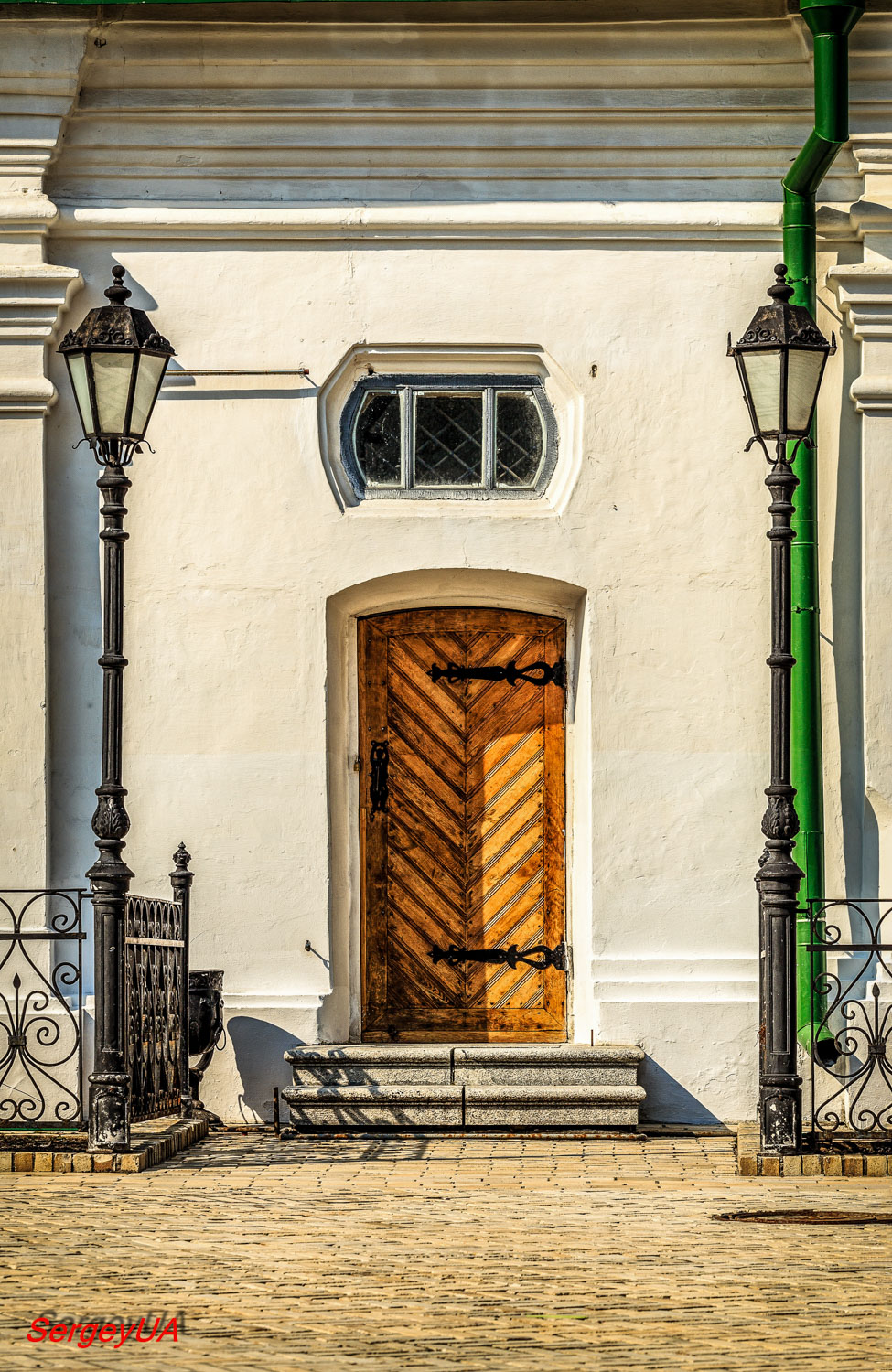 Киев, Лаврская улица, 9 корп. 4