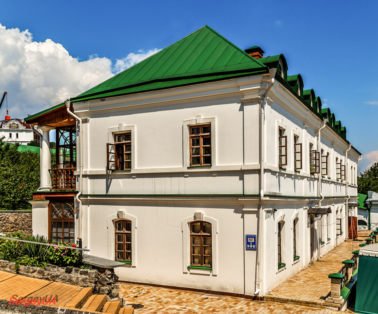 Киев, Лаврская улица, 9 корп. 44