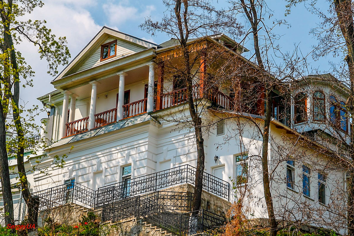 Киев, Лаврская улица, 9 корп. 42