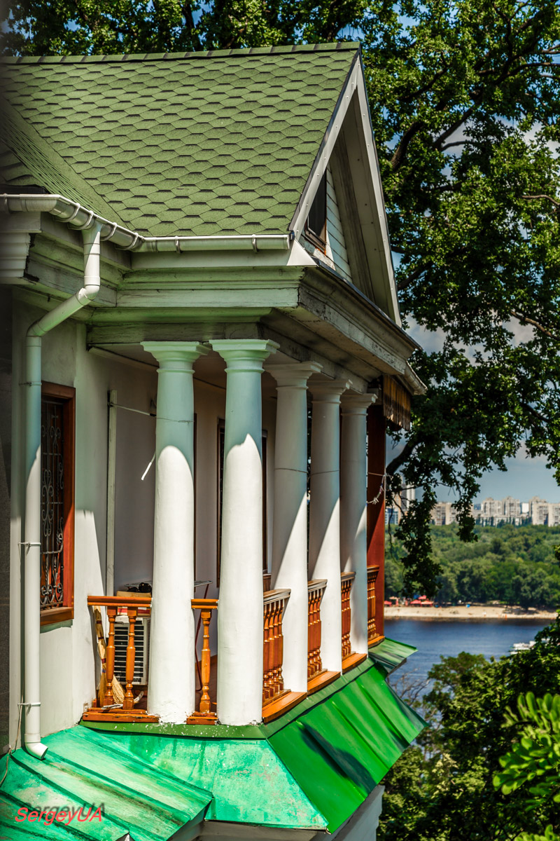 Киев, Лаврская улица, 9 корп. 42