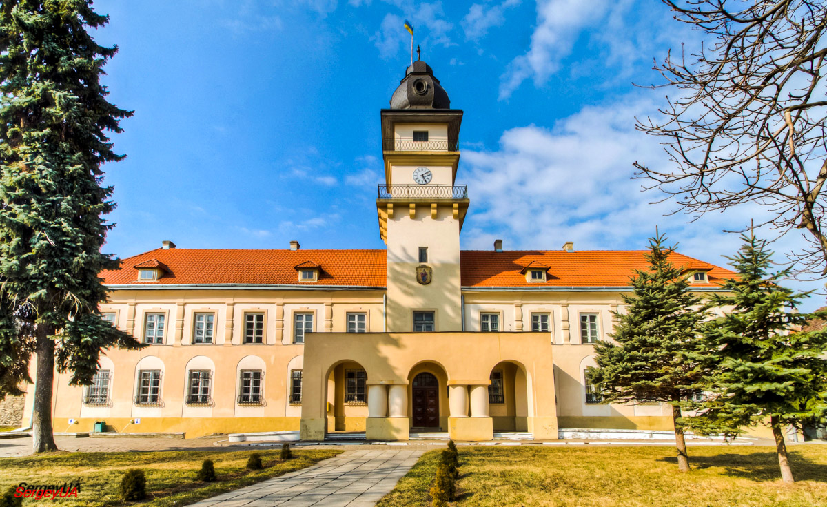 Жолква, Вечевая площадь, 1