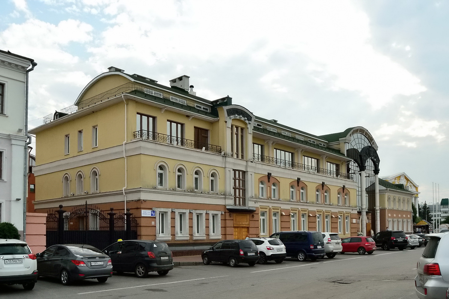 Чебоксары, Красная площадь, 5 / Бульвар Купца Ефремова, 2