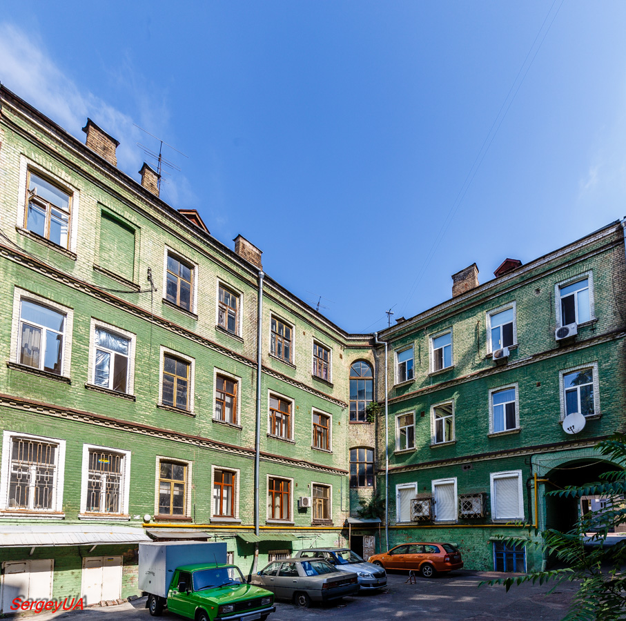 Киев, Жилянская улица, 43Б / Тарасовская улица, 31