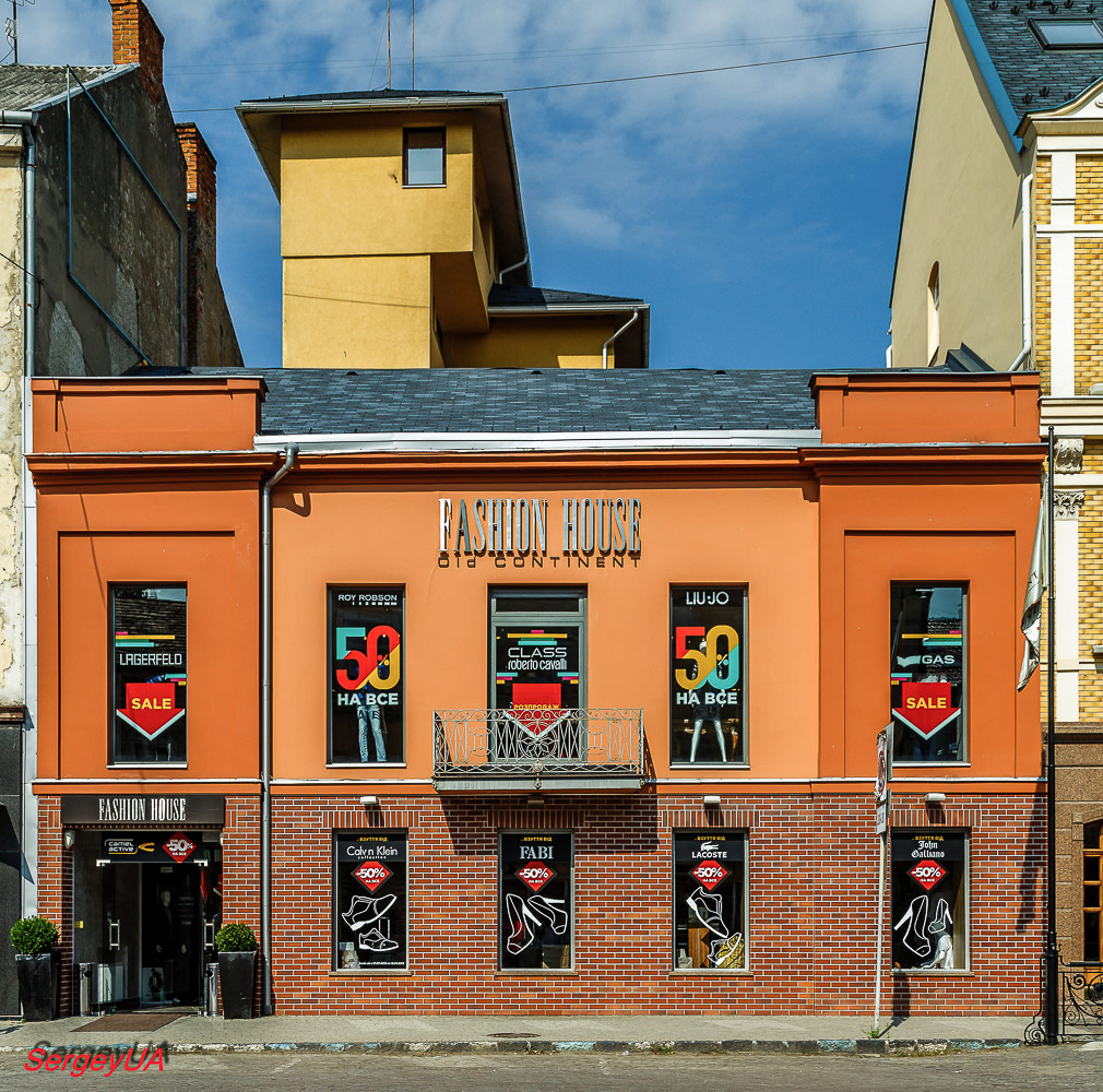 Uzgorod, Площадь Шандора Петёфи, 6