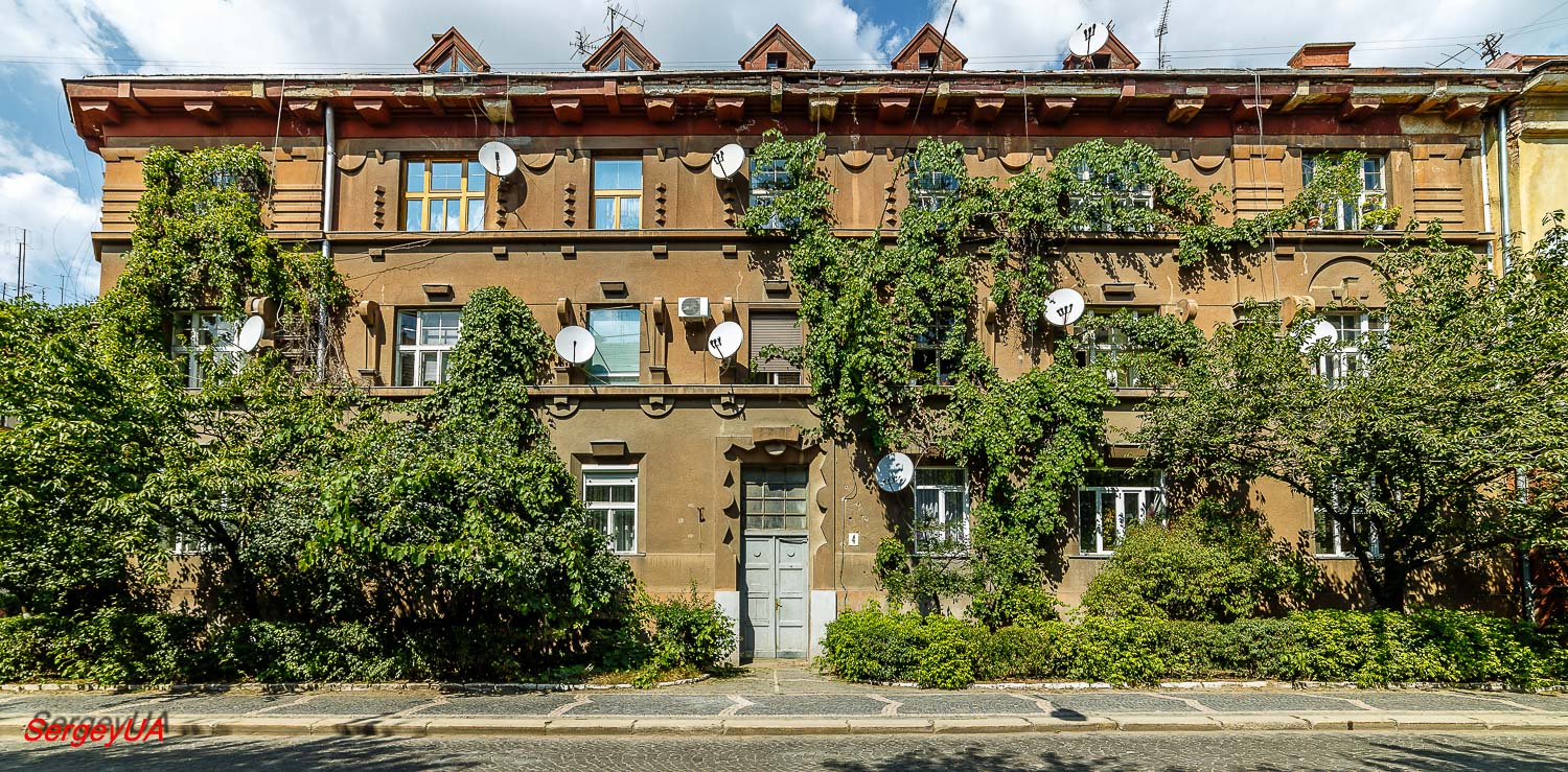 Ужгород, Улица Довженко, 4 / Улица Бращайков, 4