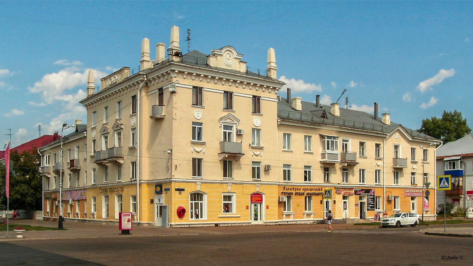 Салават, Улица Юрия Гагарина, 1 / Первомайская улица, 2