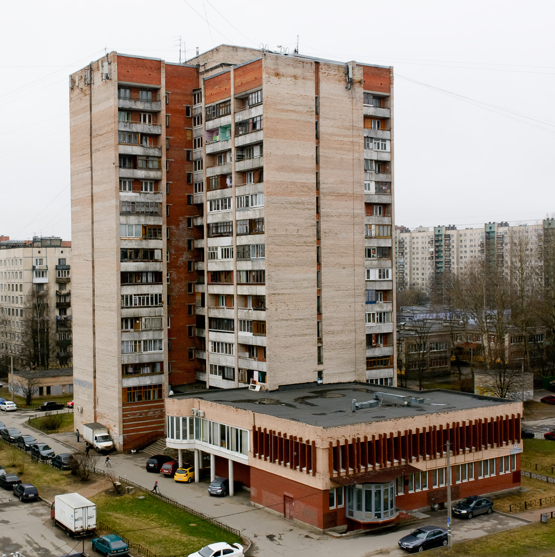 Санкт-Петербург, Сиреневый бульвар, 9 / Проспект Художников, 32 корп. 1