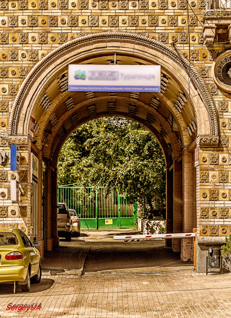 Киев, Большая Васильковская улица, 36