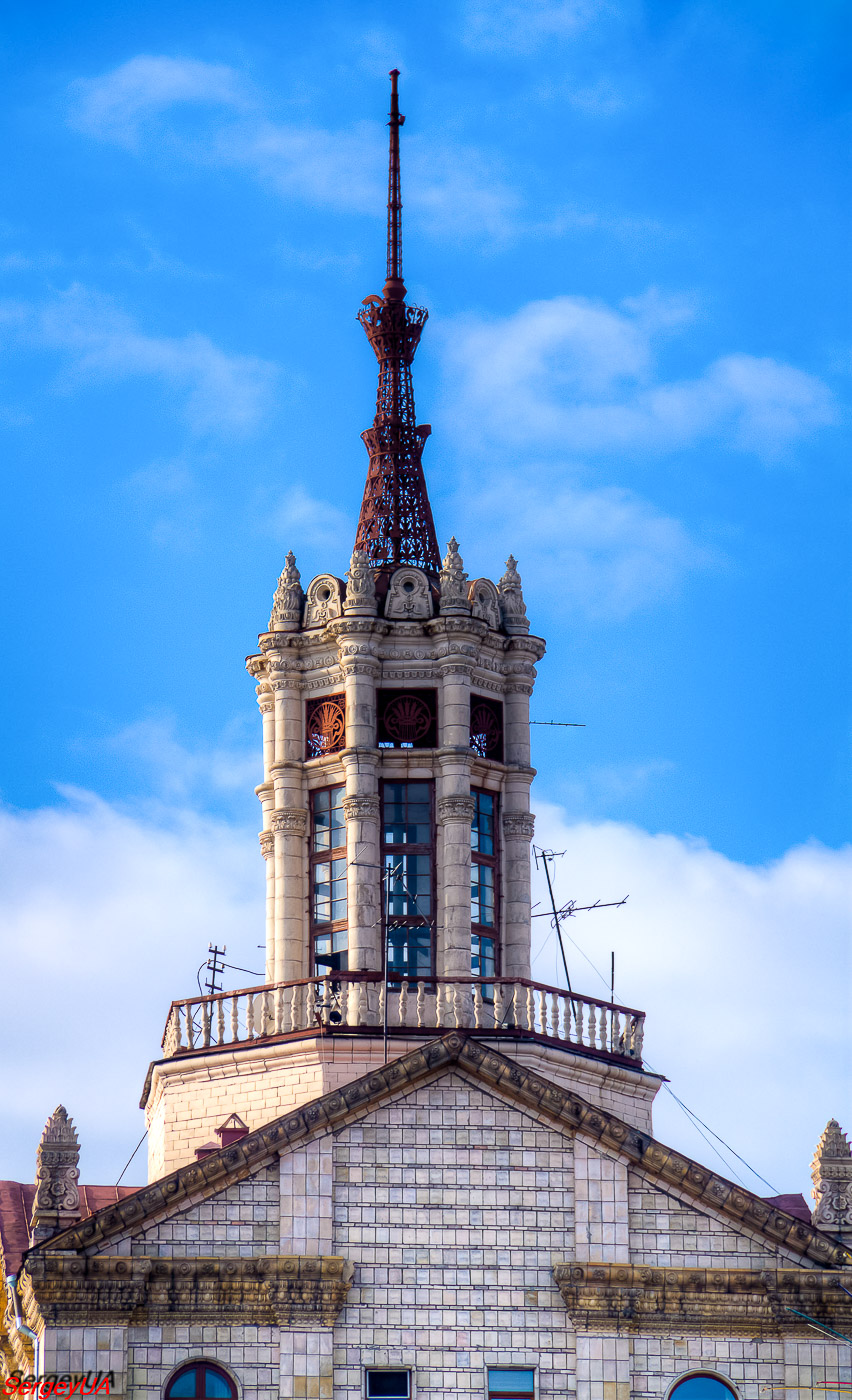 Киев, Улица Крещатик, 13 / Улица Архитектора Городецкого, 2