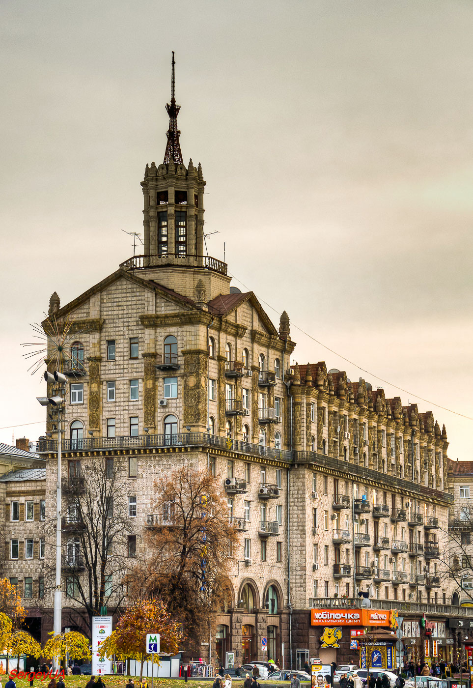 Киев, Улица Крещатик, 13 / Улица Архитектора Городецкого, 2