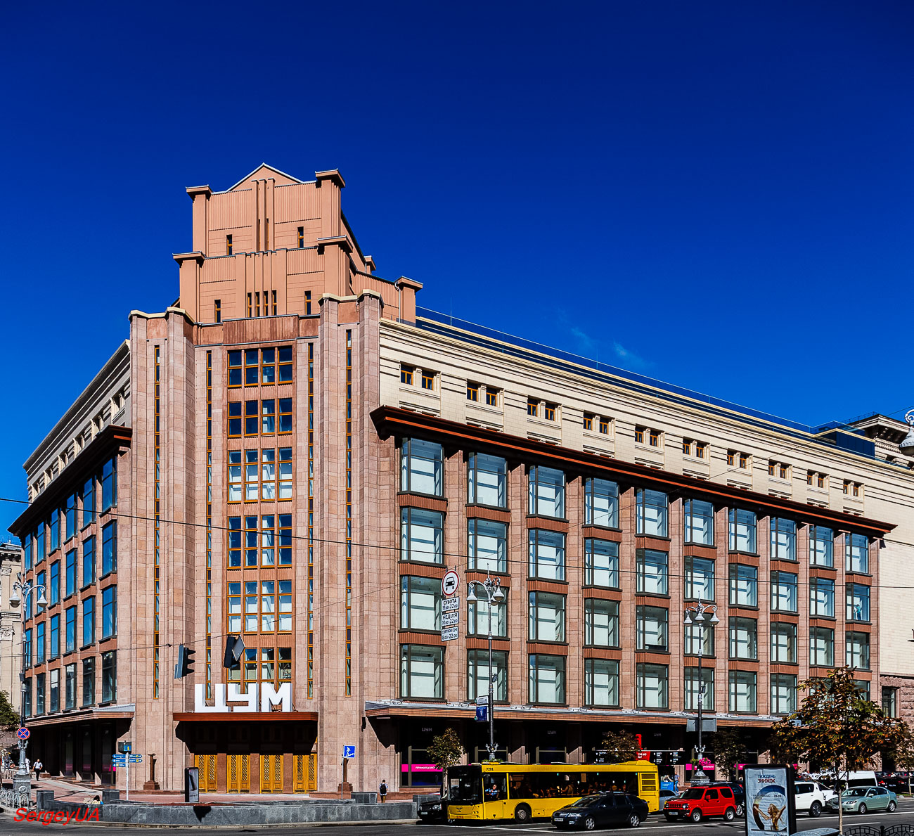 Kyiv, Улица Крещатик, 38 / Улица Богдана Хмельницкого, 2