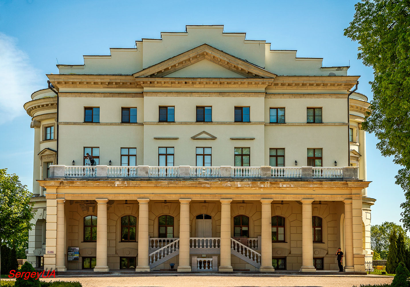 Батурин, Набережная улица, 1