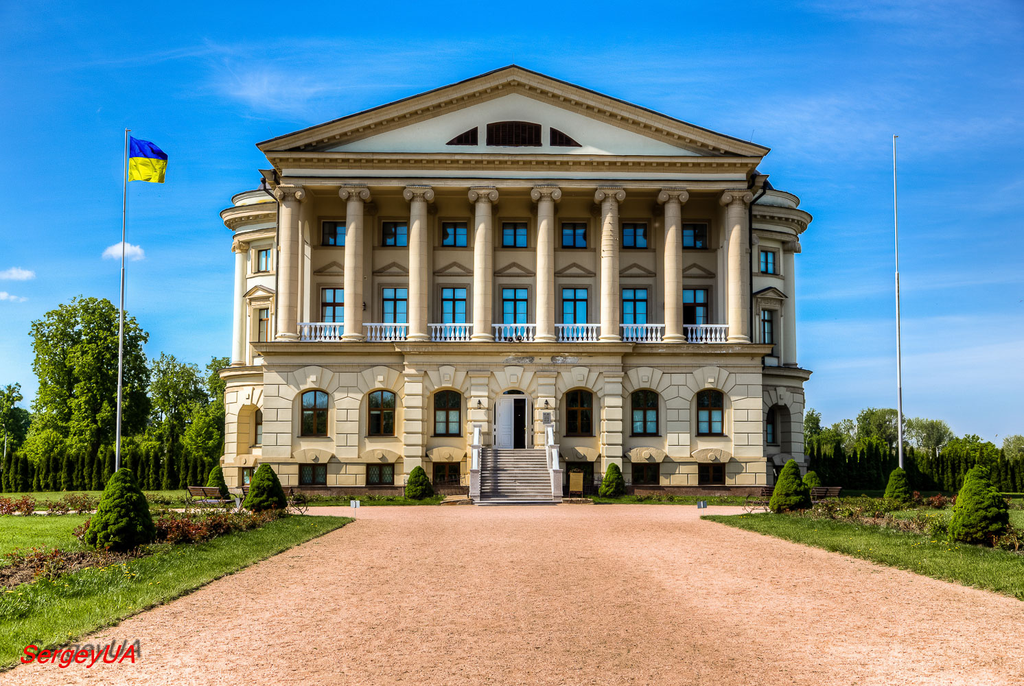 Батурин, Набережная улица, 1