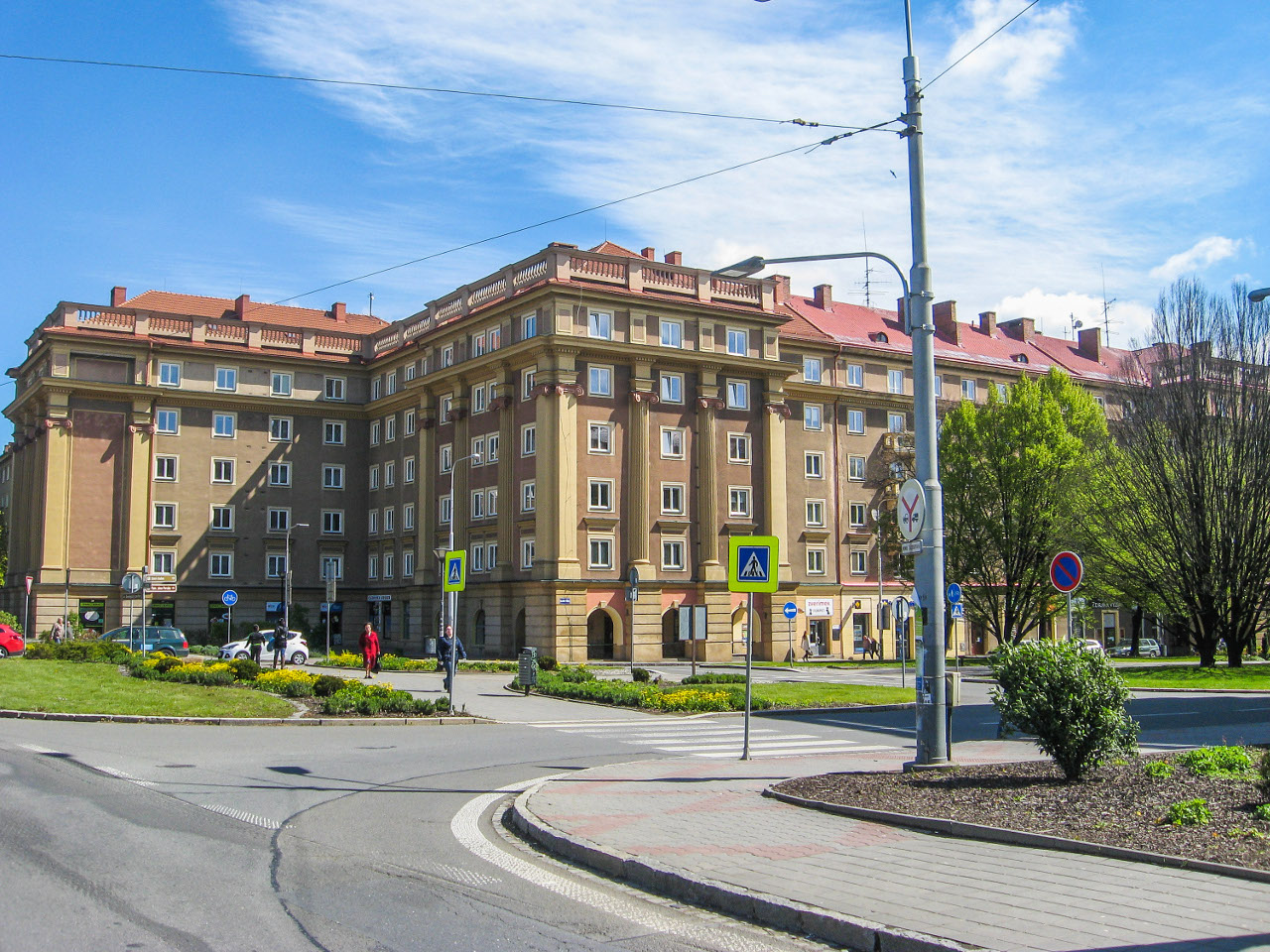 Острава, 17. listopadu, 44; Hlavní třída, 118
