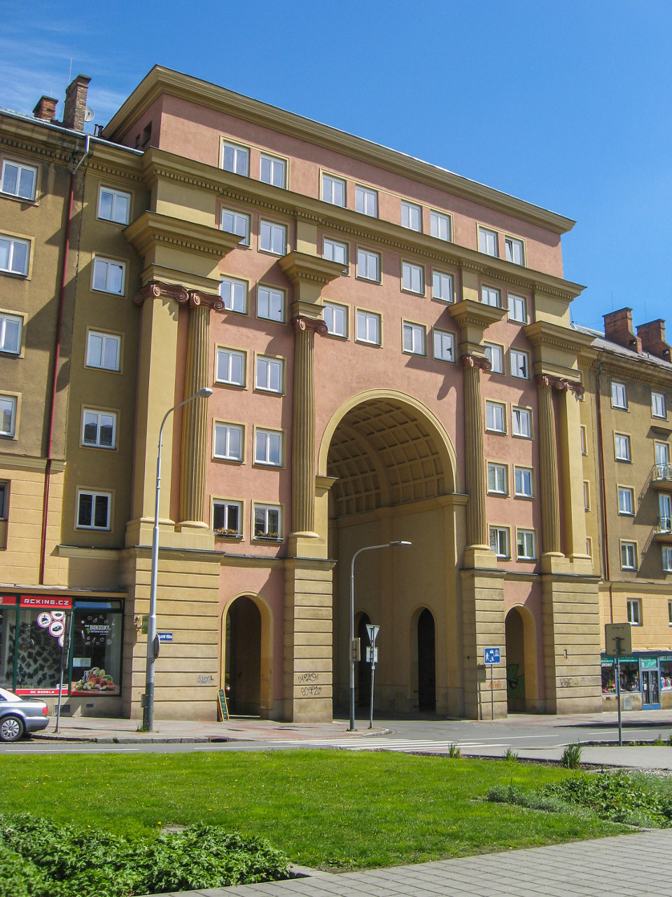 Острава, Hlavní třída, 108; Hlavní třída, 106