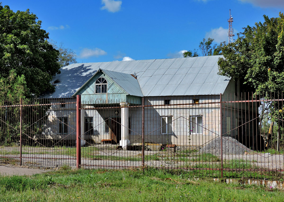 Синельниковский район, прочие н.п., с. Варваровка, автодорога М-18