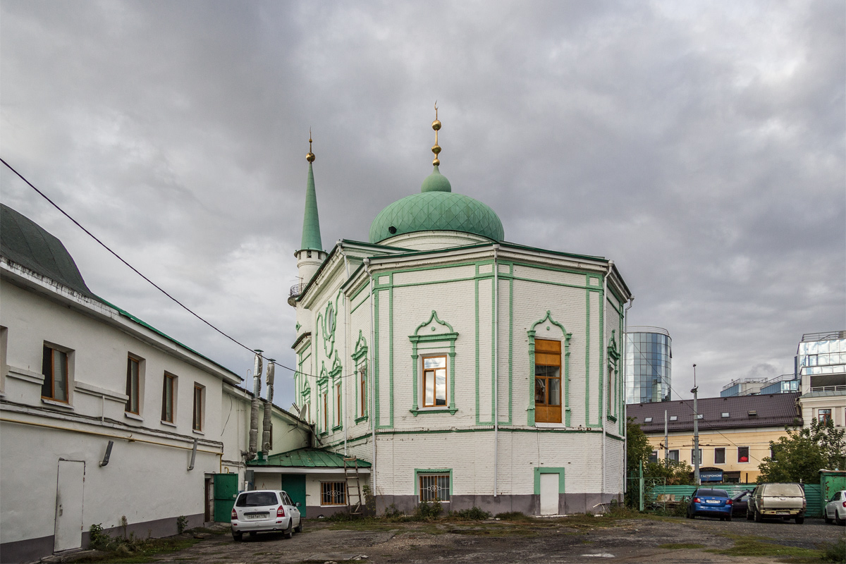 Казань, Московская улица, 74 / Улица Парижской Коммуны, 15