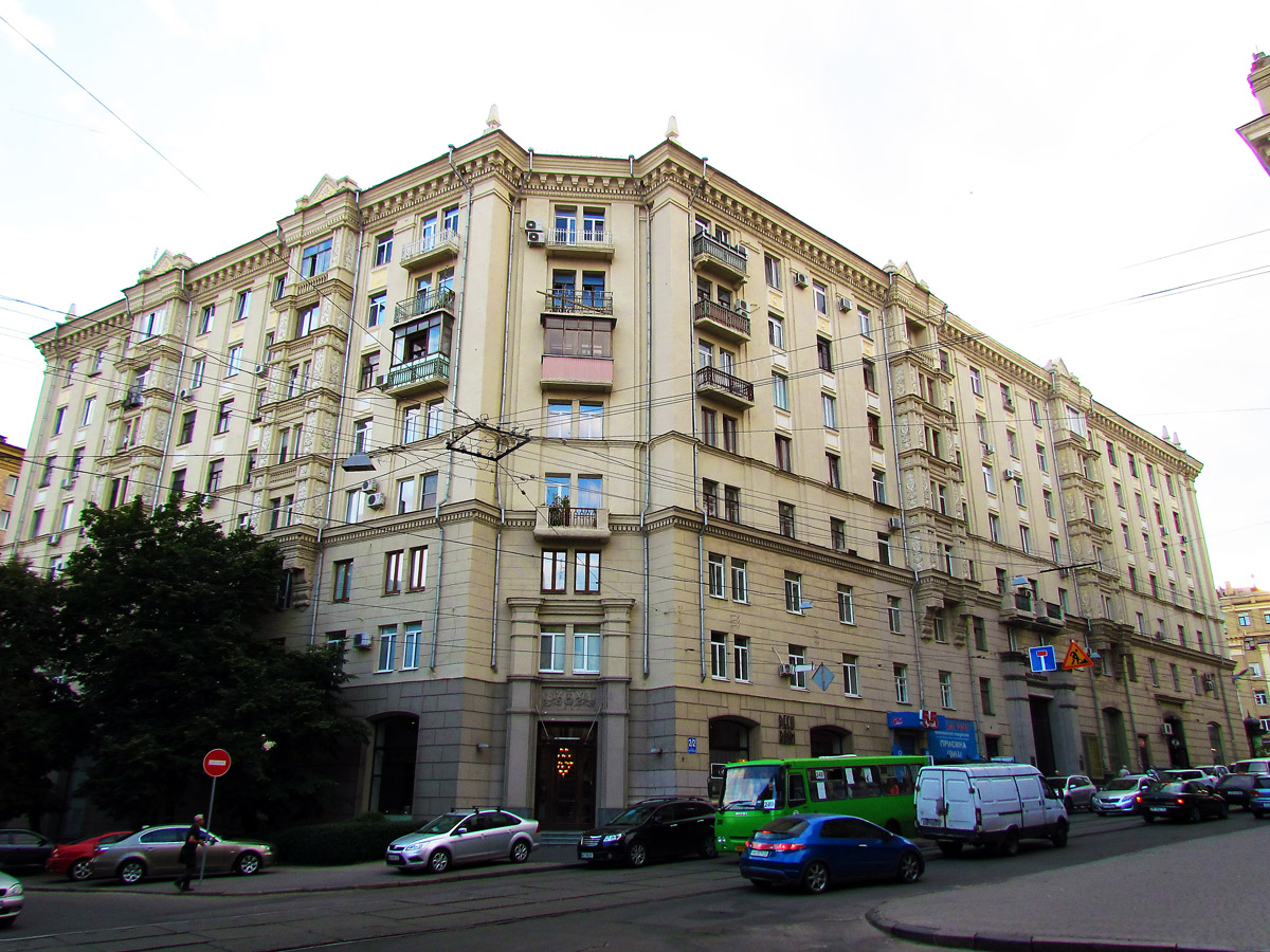 Харьков, Площадь Конституции, 2 / Проспект Героев Харькова, 2