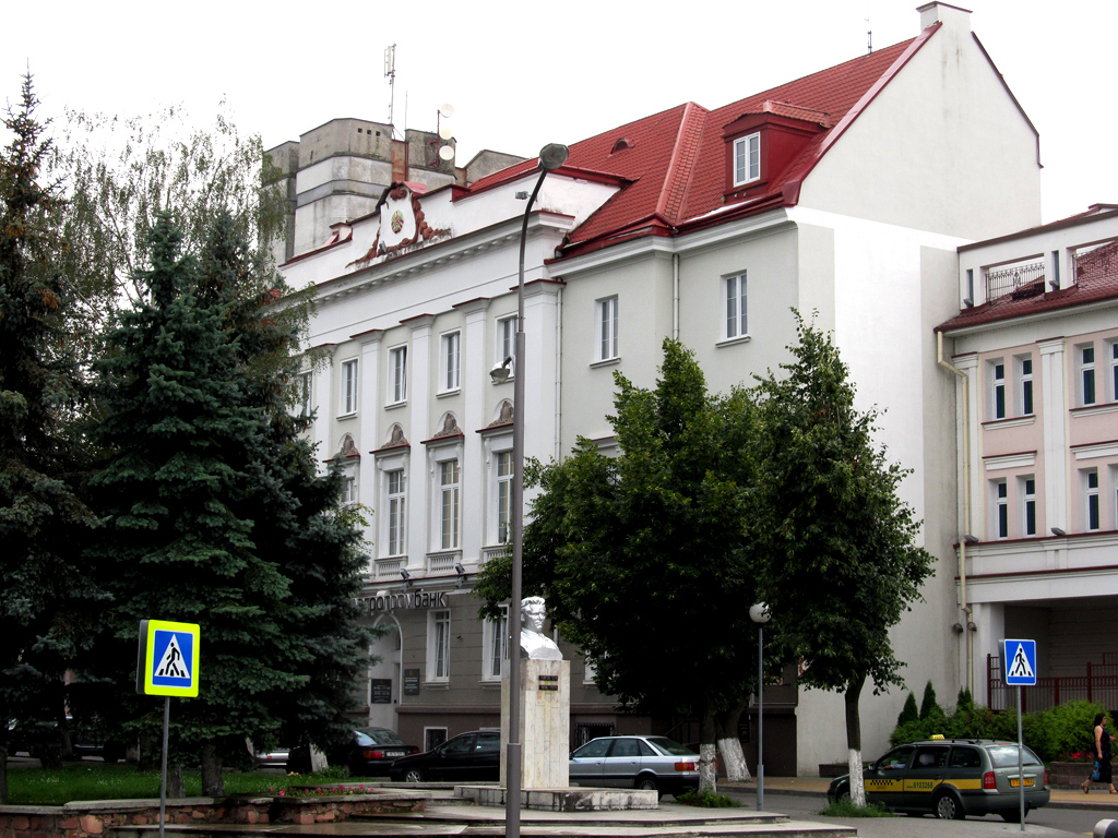 Пинск, Улица Заслонова, 17