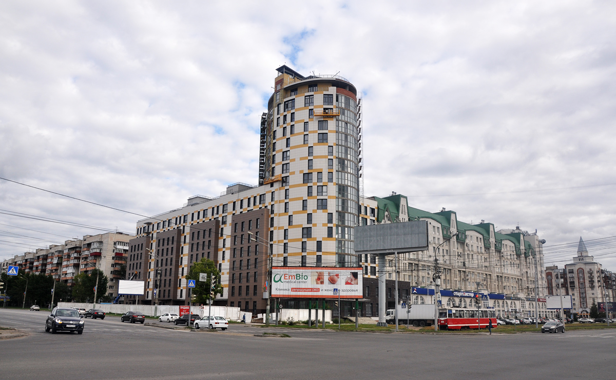 Омск, Улица Масленникова, 58 / Учебная улица, 128; Улица Маршала Жукова, 101