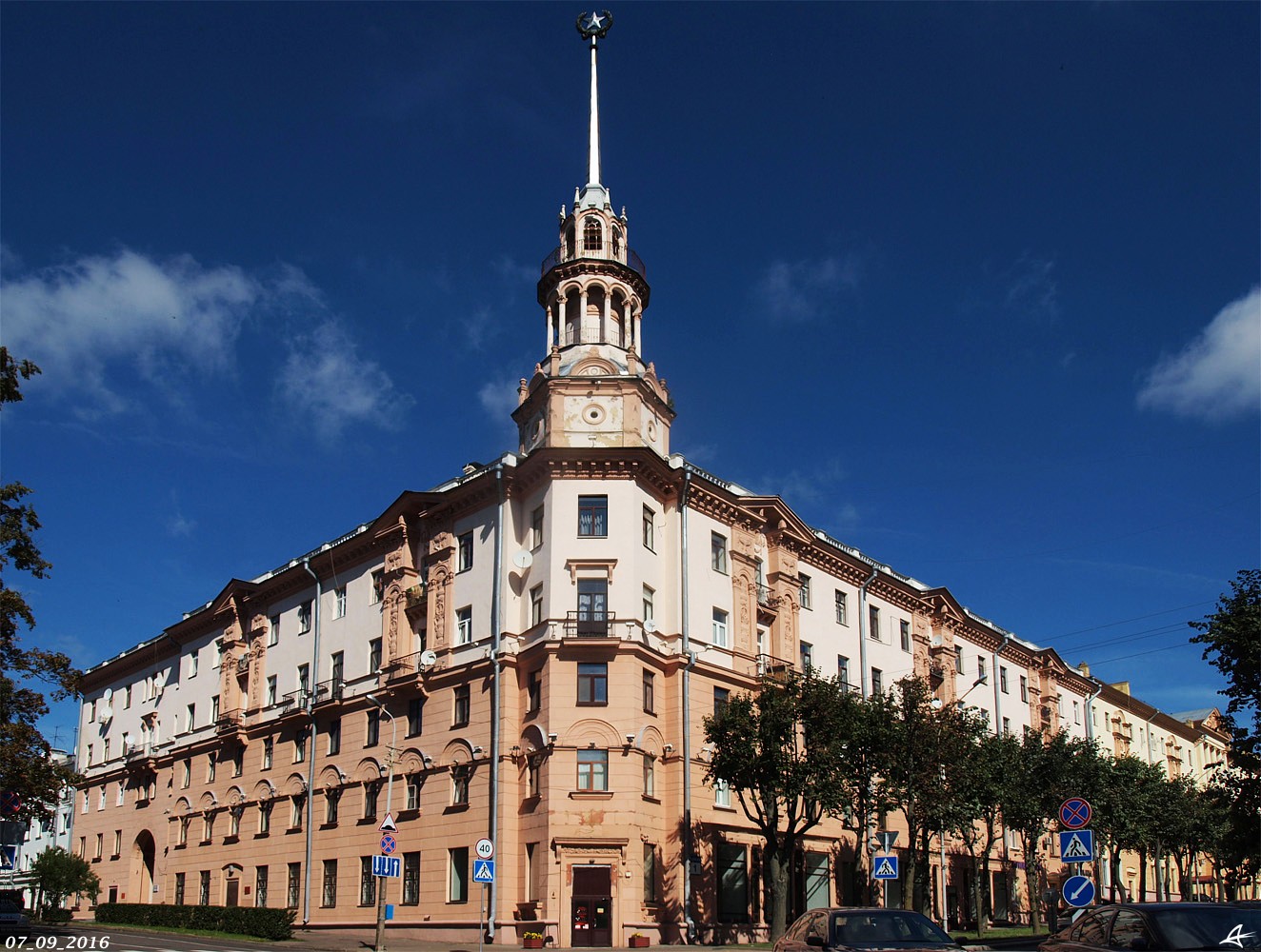 Минск, Красная улица, 1 / Коммунистическая улица, 14