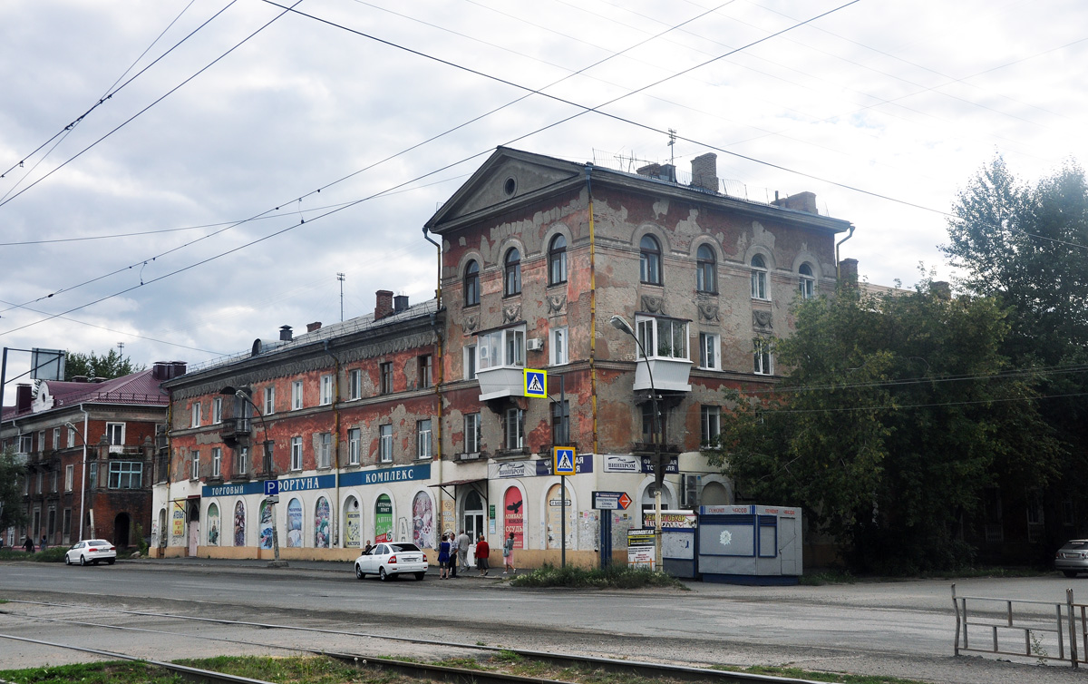 Омск, Улица Богдана Хмельницкого, 134 / Улица Красных Зорь, 58