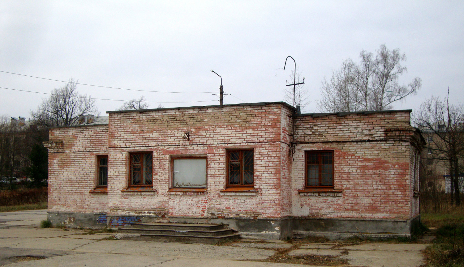 Славный, Школьная улица, 9