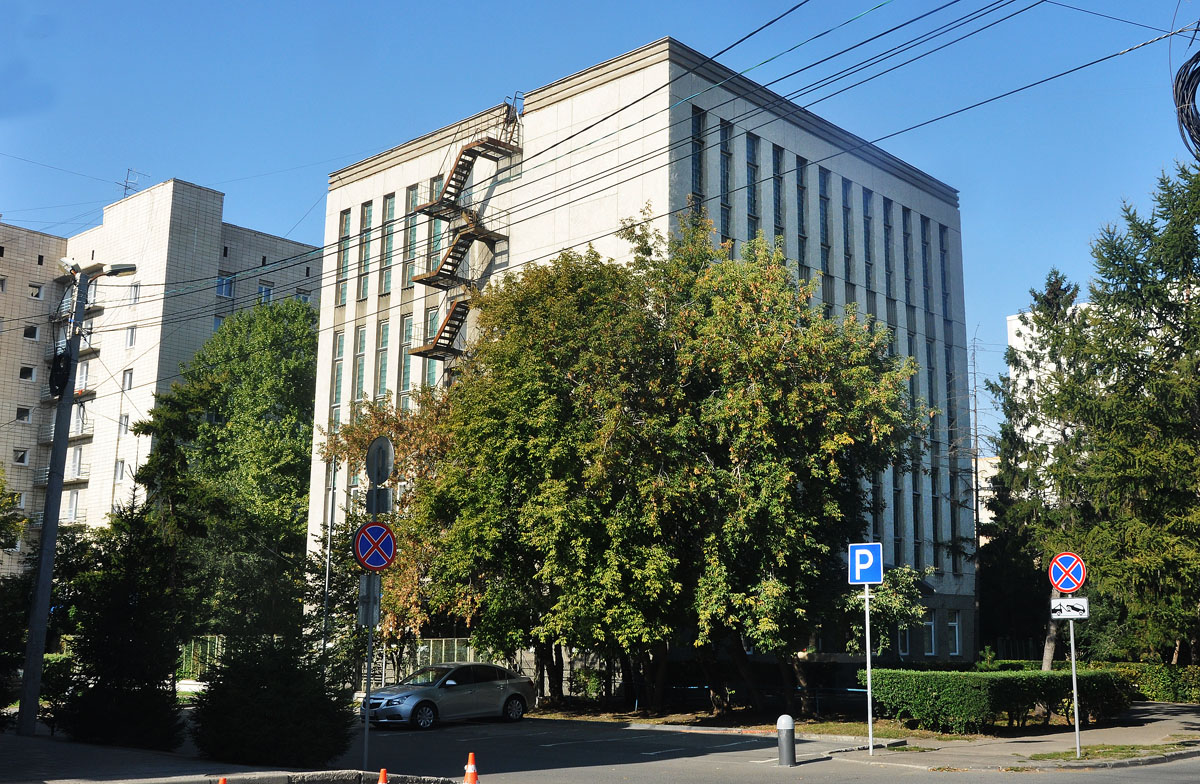 Омск, Красногвардейская улица, 6 / Улица Певцова, 9