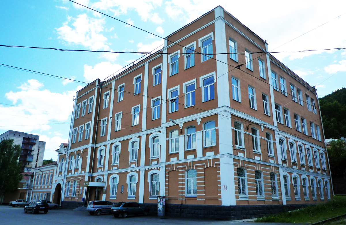 Златоуст, Таганайская улица, 2; Таганайская улица, 4