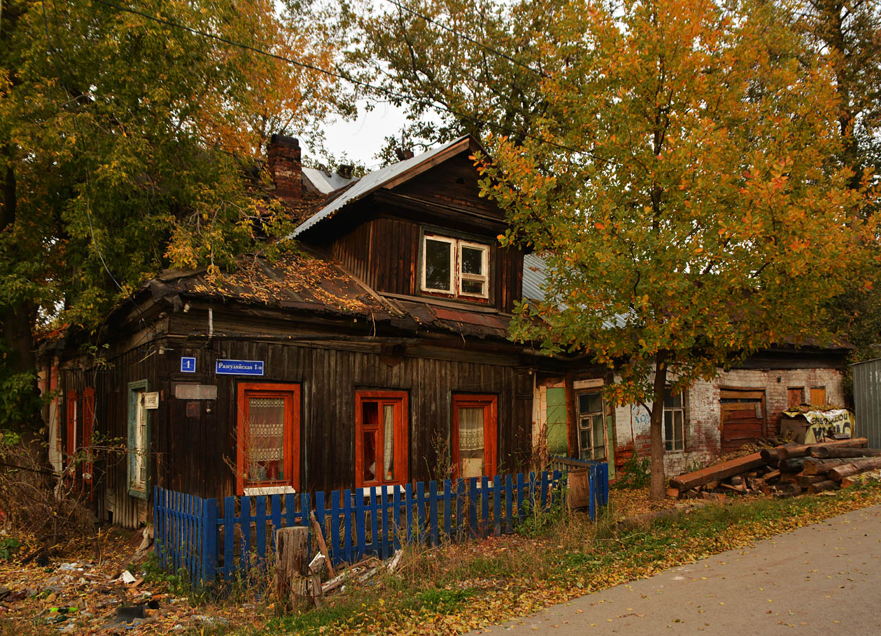 Пермь, Парковая улица, 4 / 1-я Разгуляйская улица, 1