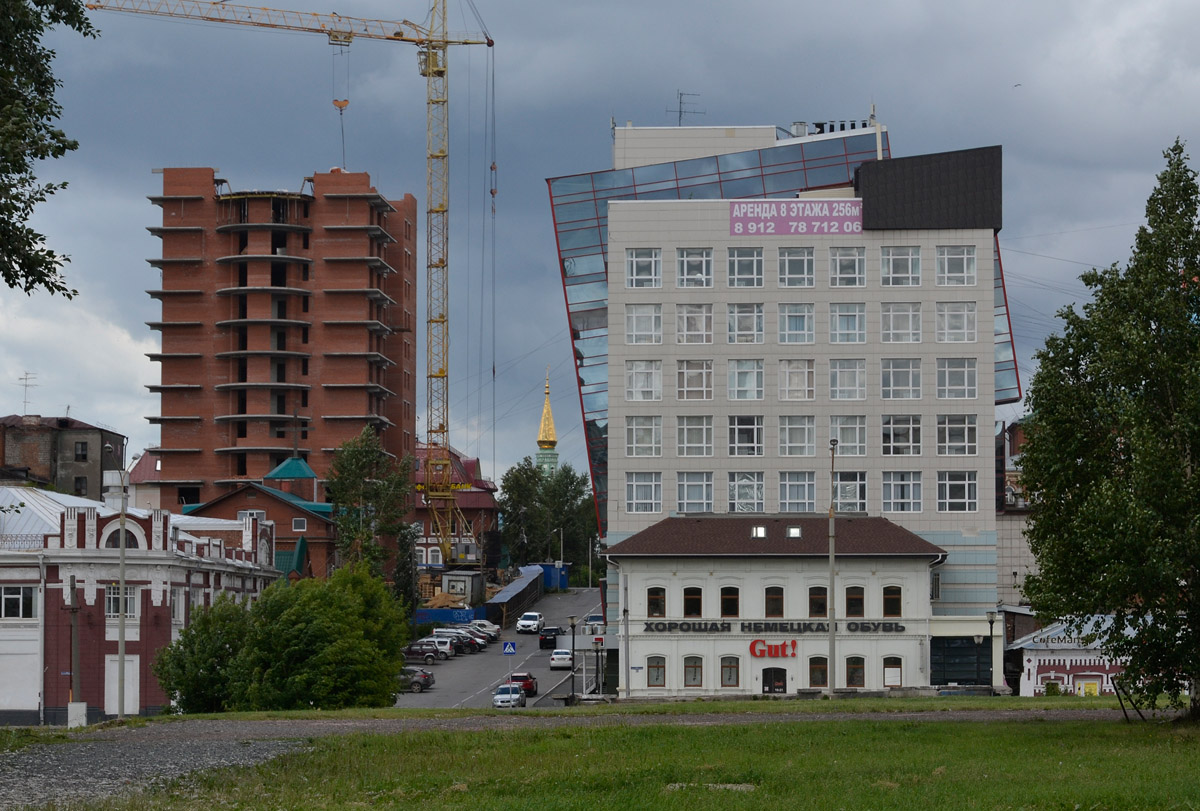 Пермь, Осинская улица, 13; Петропавловская улица, 63 / Осинская улица, 16
