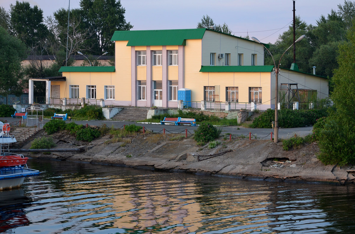 Березники, Улица Папанинцев, 1