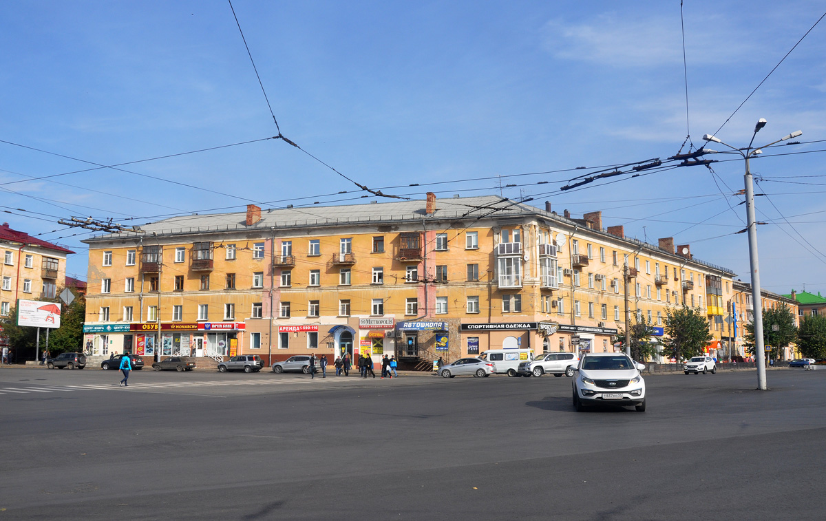 Omsk, Проспект Мира, 66 / Нефтезаводская улица, 2