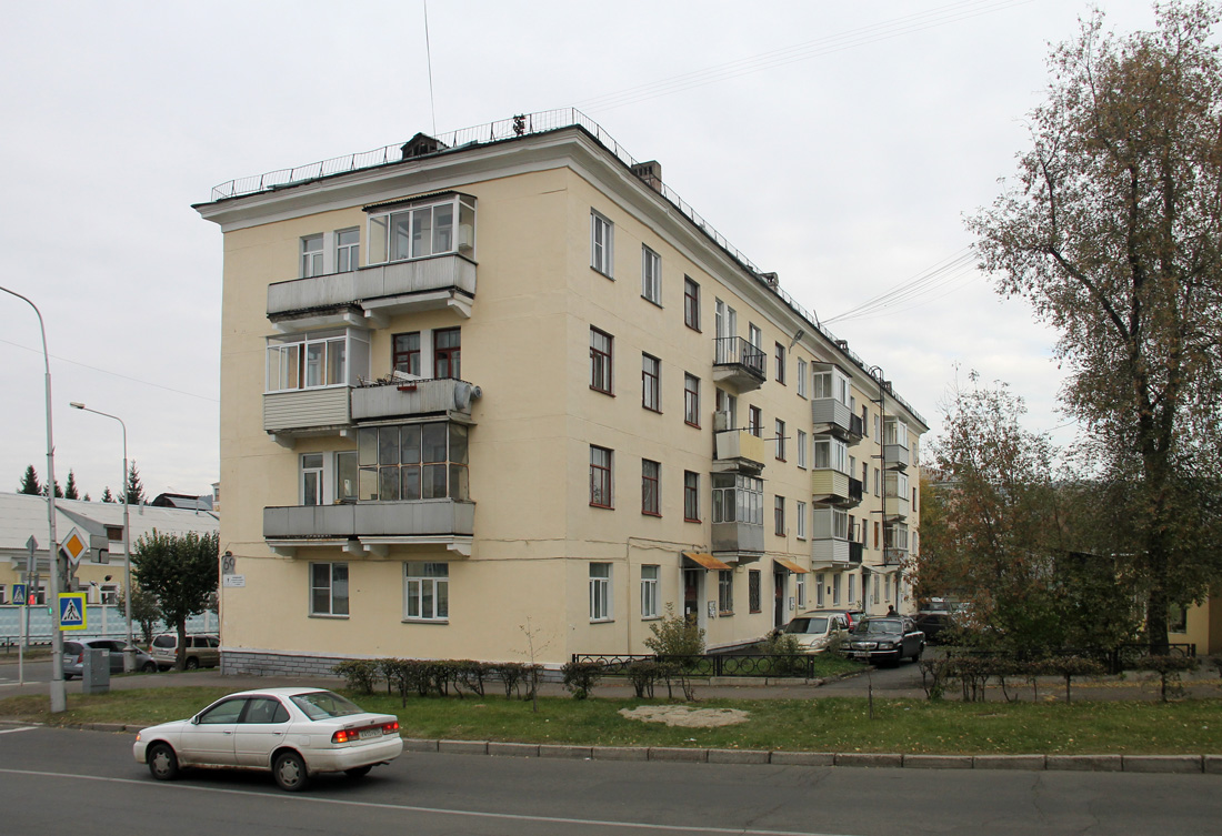 Железногорск, Улица Решетнёва, 1 / Школьная улица, 69