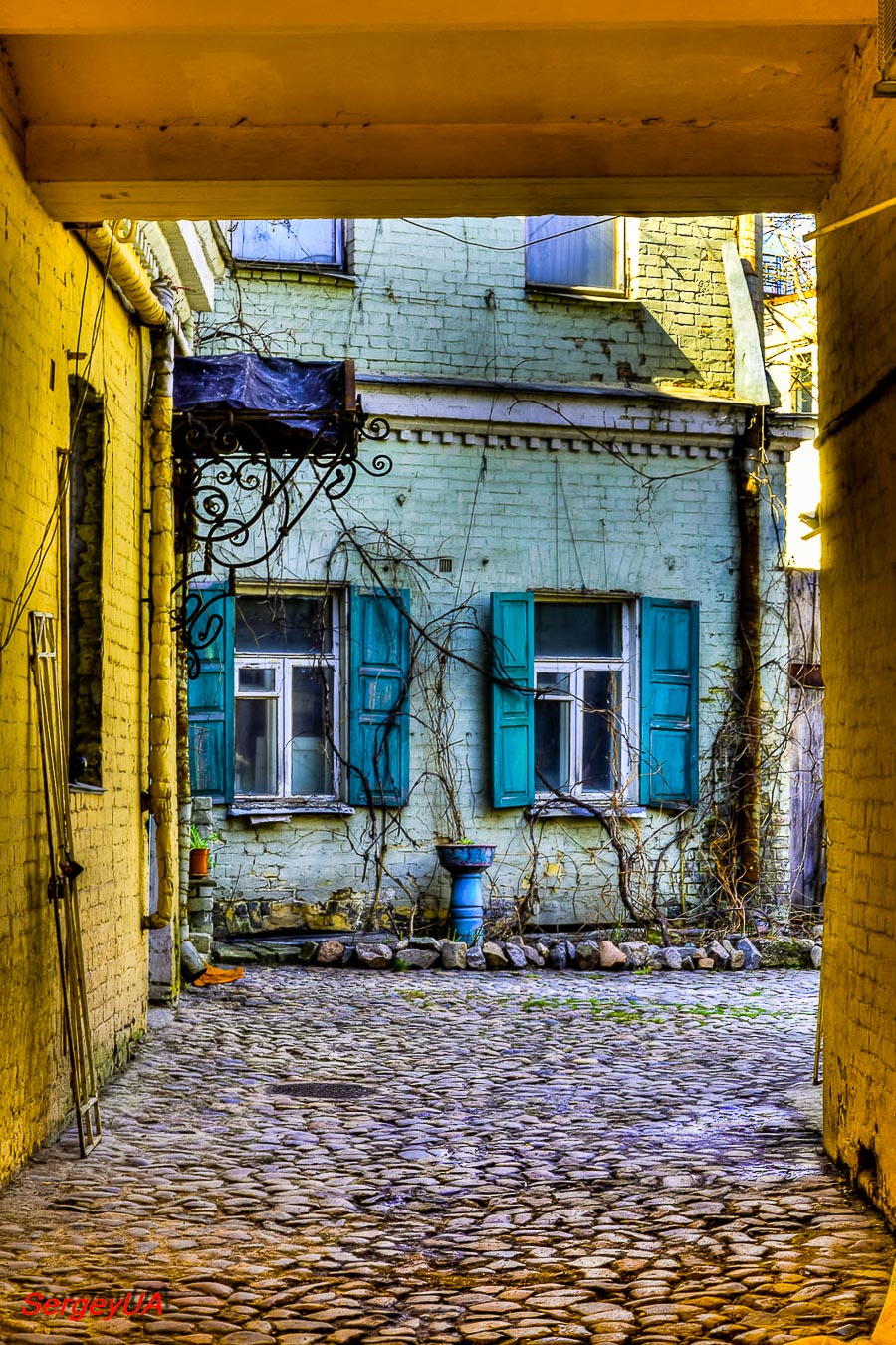 Киев, Андреевский спуск, 8