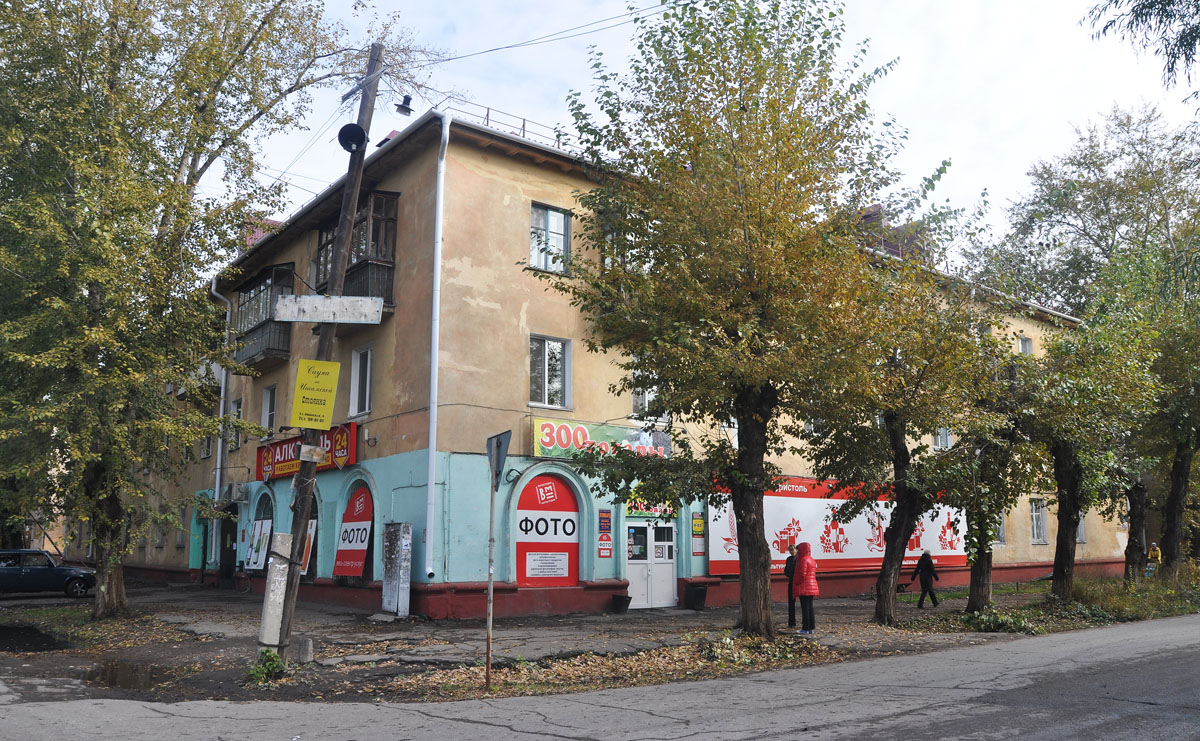 Омск, Молодогвардейская улица, 49 / Улица Константина Заслонова, 13