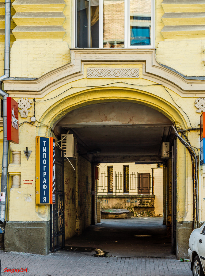 Kyiv, Пушкинская улица, 45 / Улица Льва Толстого, 2