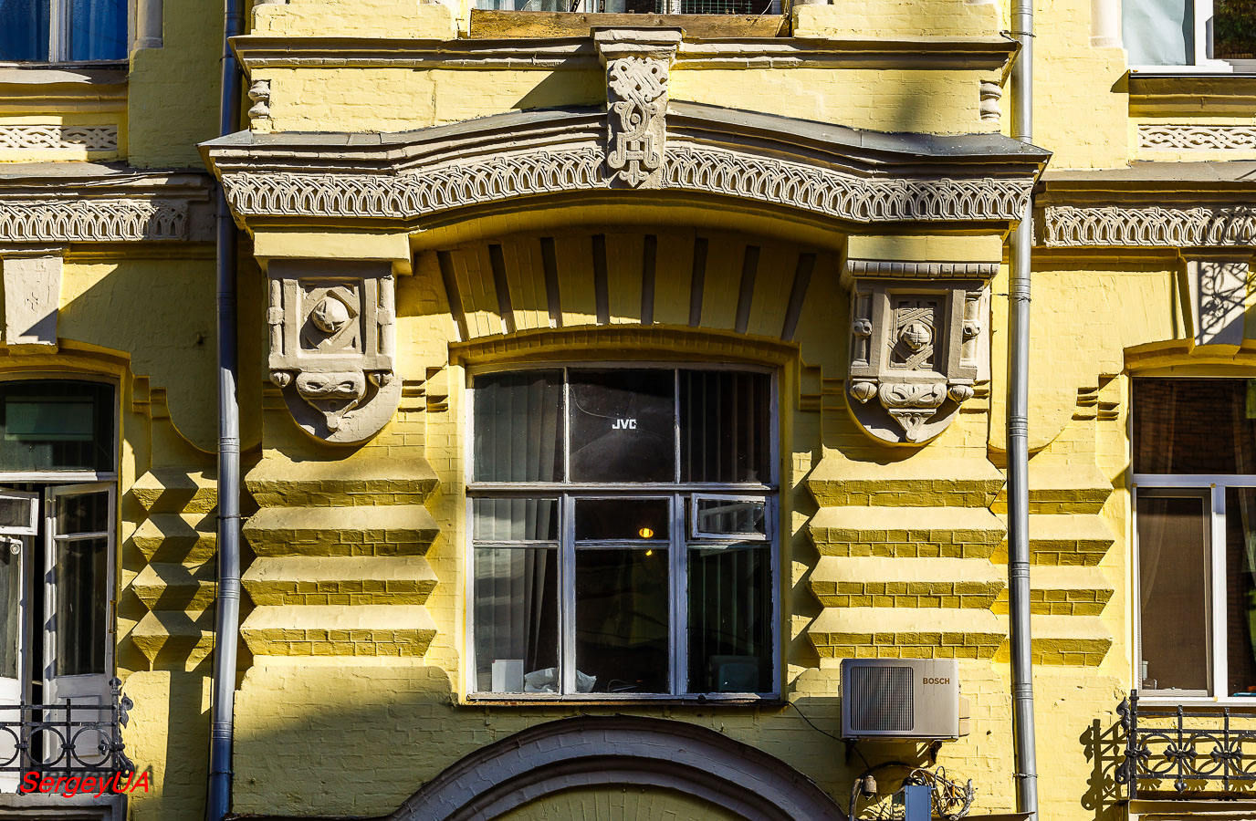 Kyiv, Пушкинская улица, 45 / Улица Льва Толстого, 2