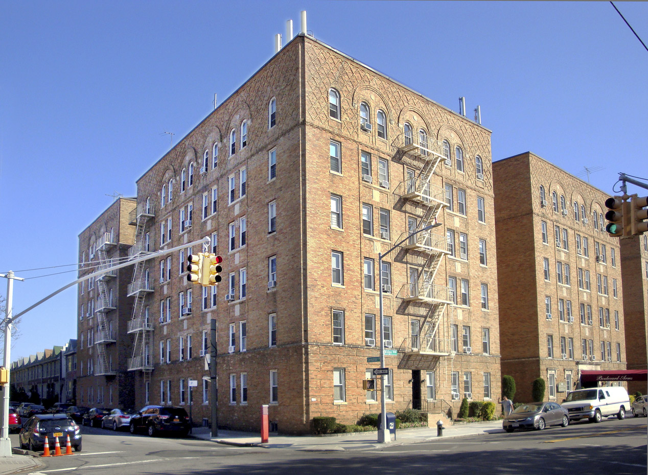 Нью-Йорк, 7th Avenue (B), 237; Ridge Boulevard, 6735