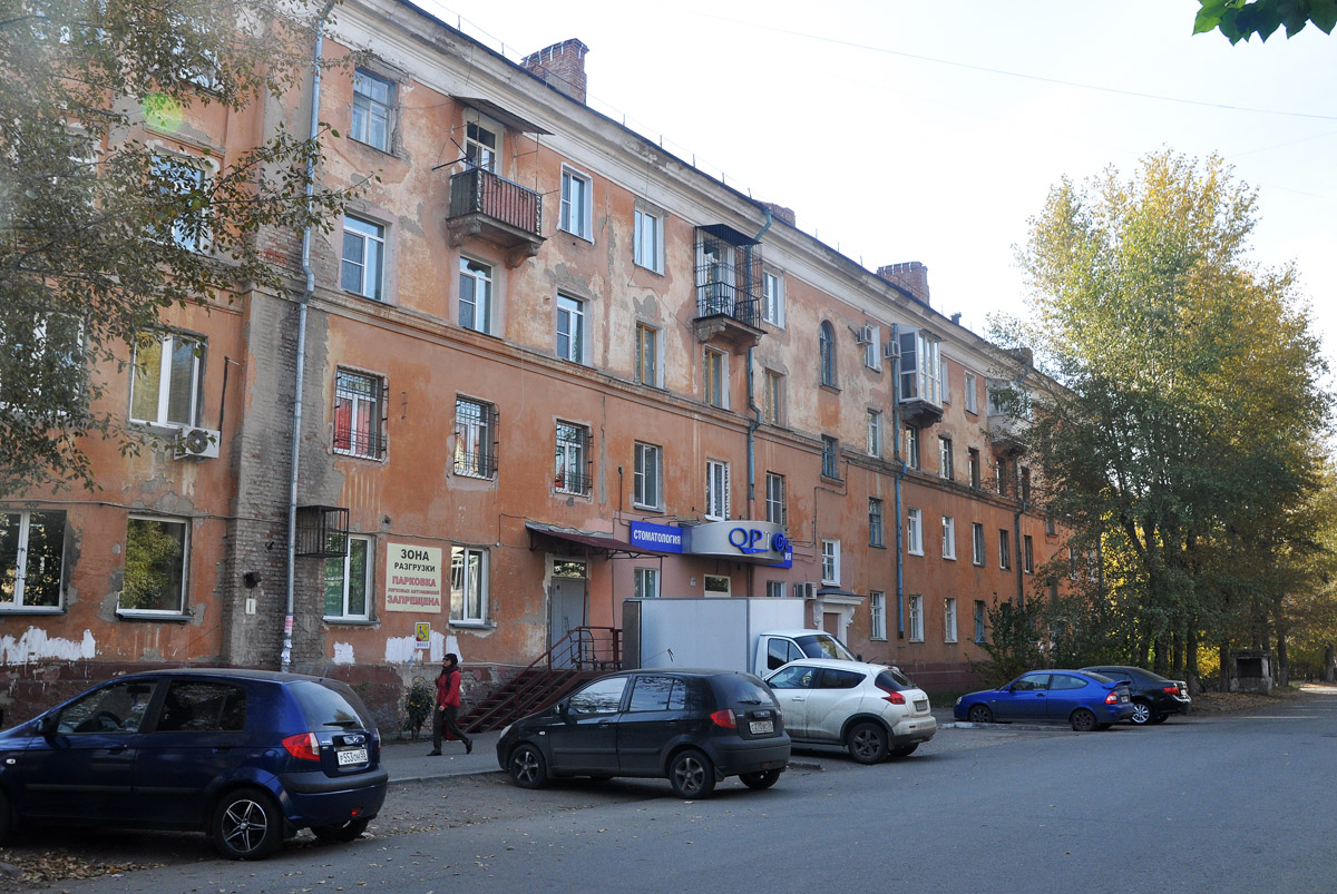 Омск, Улица Малунцева, 1 / Улица Химиков, 9