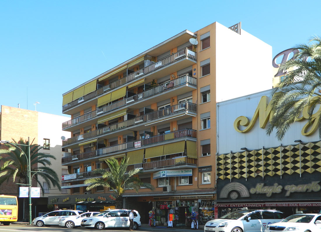 Льорет-де-Мар, Avinguda Just Marlés Vilarrodona, 52