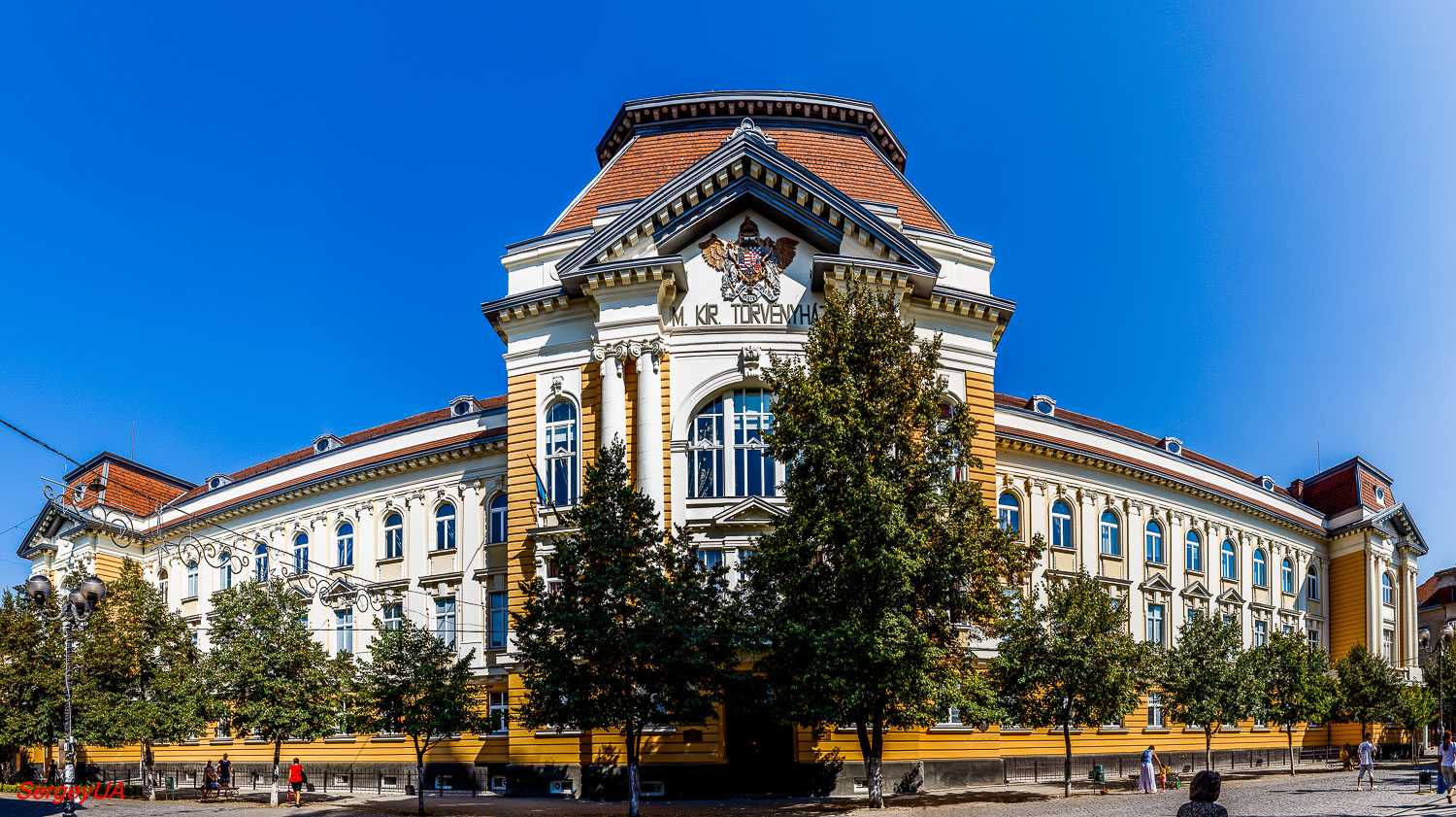 Берегово, Площадь Кошута, 6