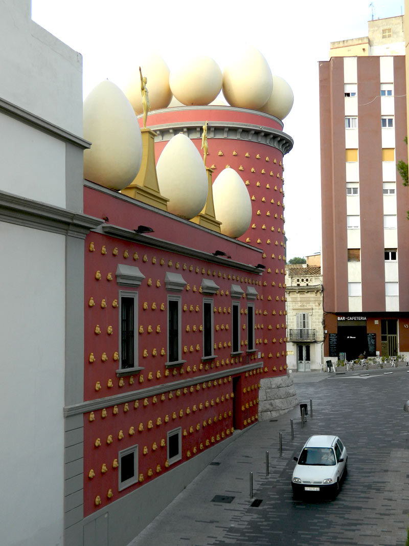 Фигерас, Plaça Gala i Salvador Dalí, 5