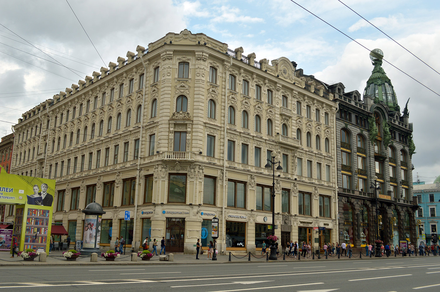 Санкт-Петербург, Невский проспект, 26 / Малая Конюшенная улица, 16; Невский проспект, 28