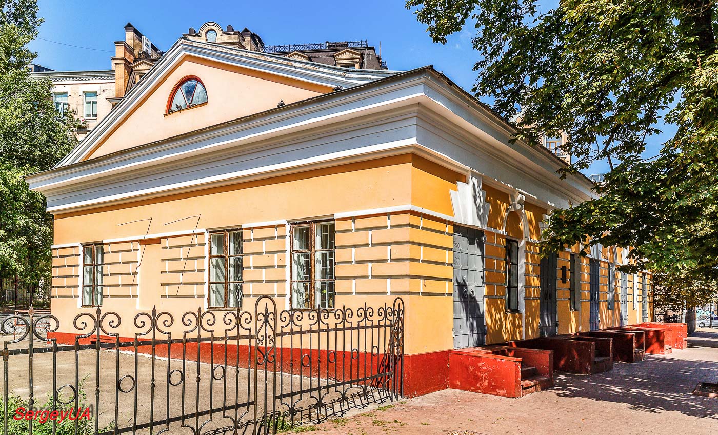 Киев, Покровская улица, 11