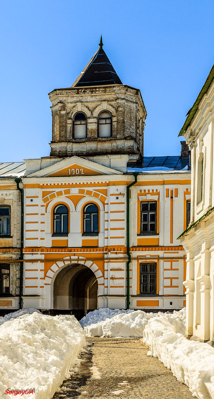 Киев, Лаврская улица, 9 корп. 24